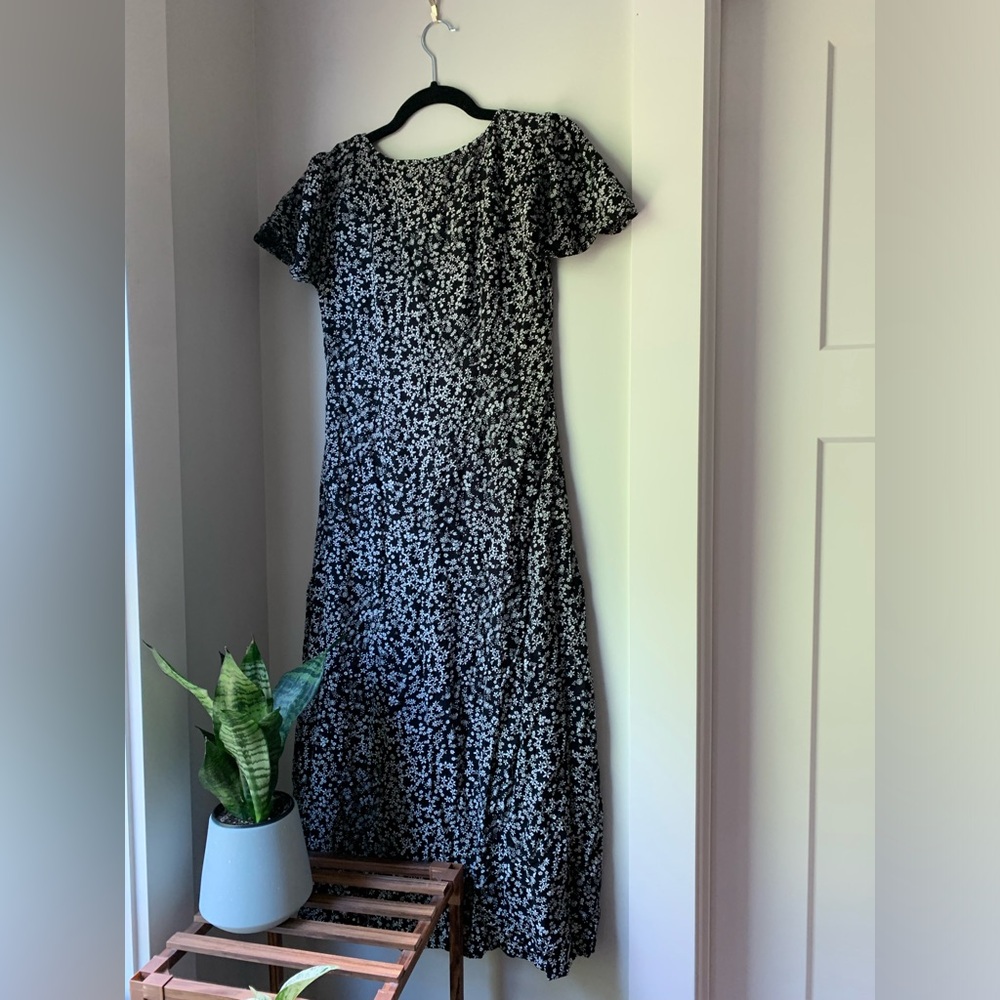 Asos Miss Selfridge petite angel sleeve ditsy maxi dress in black, size 8 - Picture 8 of 9